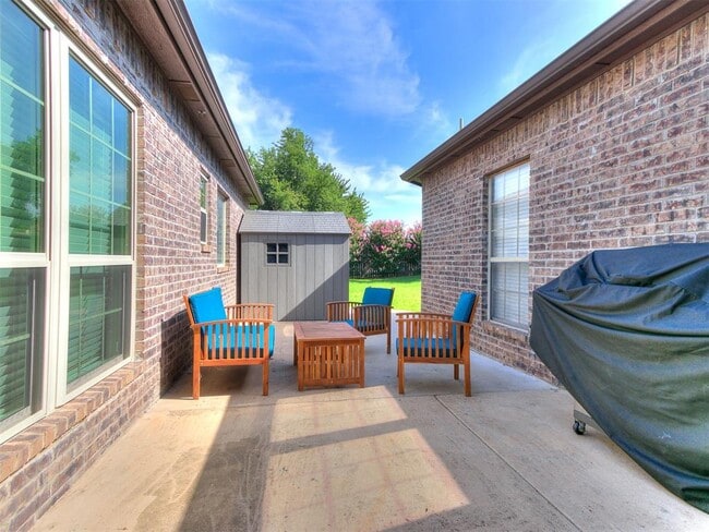 Building Photo - 12401 SW 7th St