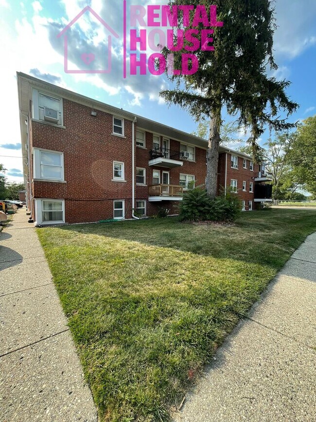 Building Photo - 2 Bedroom 1 Bath Condo