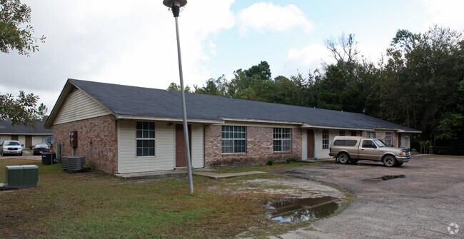 Building Photo - River Oaks Apartments