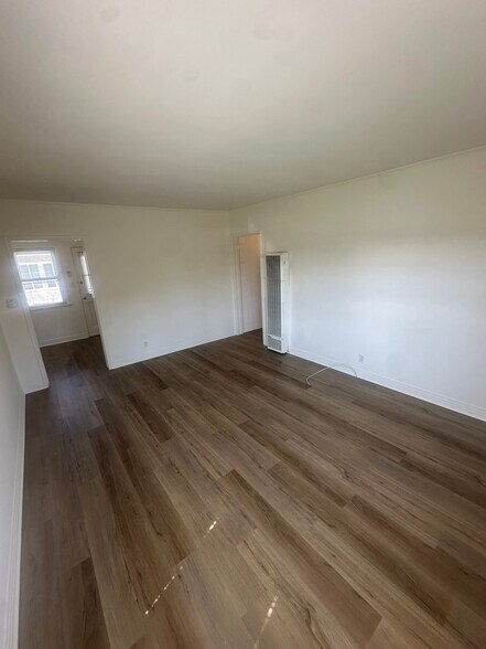 Building Photo - 4536 N Lakewood Blvd