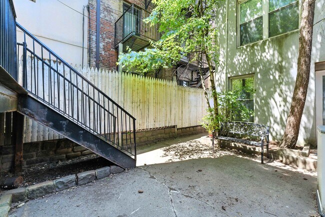 Building Photo - 135 Garden St