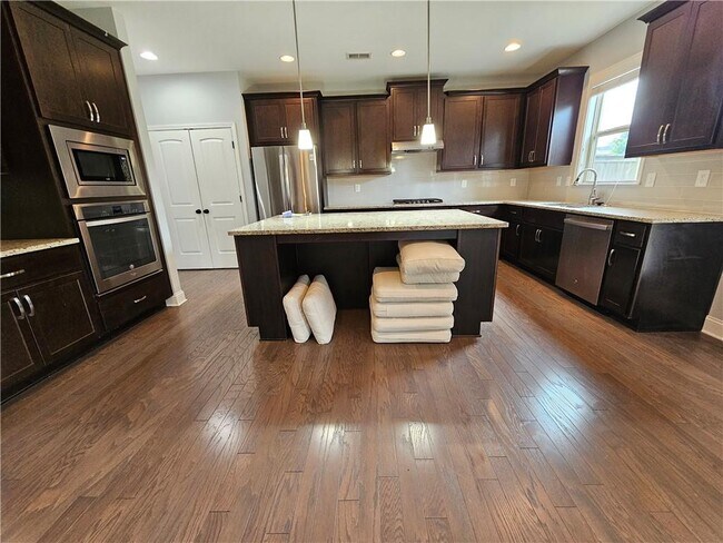 Building Photo - 3218 Leyden Ct