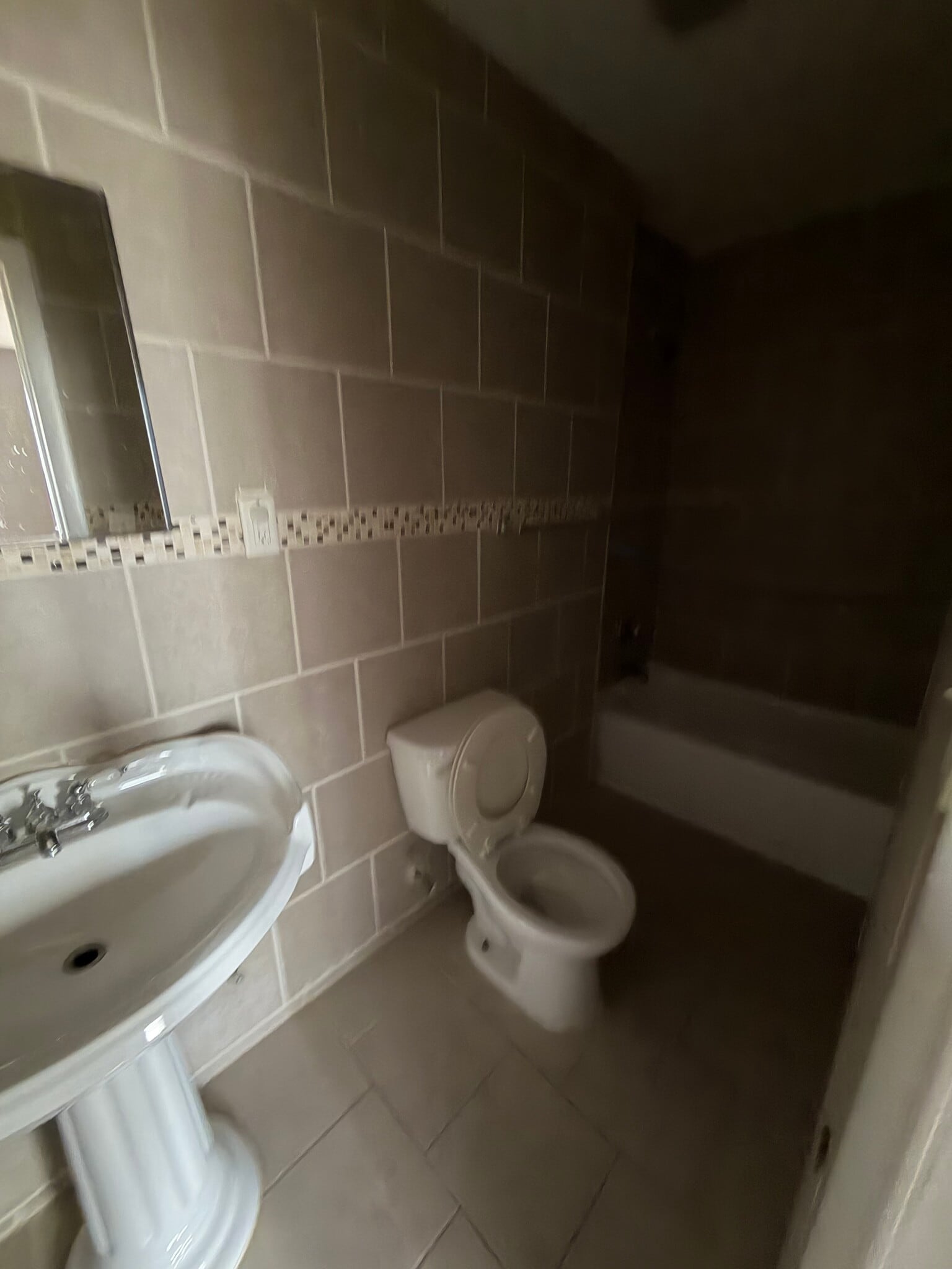 Building Photo - 246 Roseville Ave