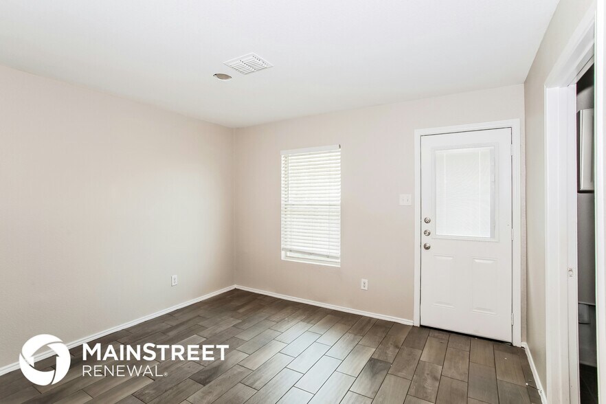 Building Photo - 1111 Antoinette Dr