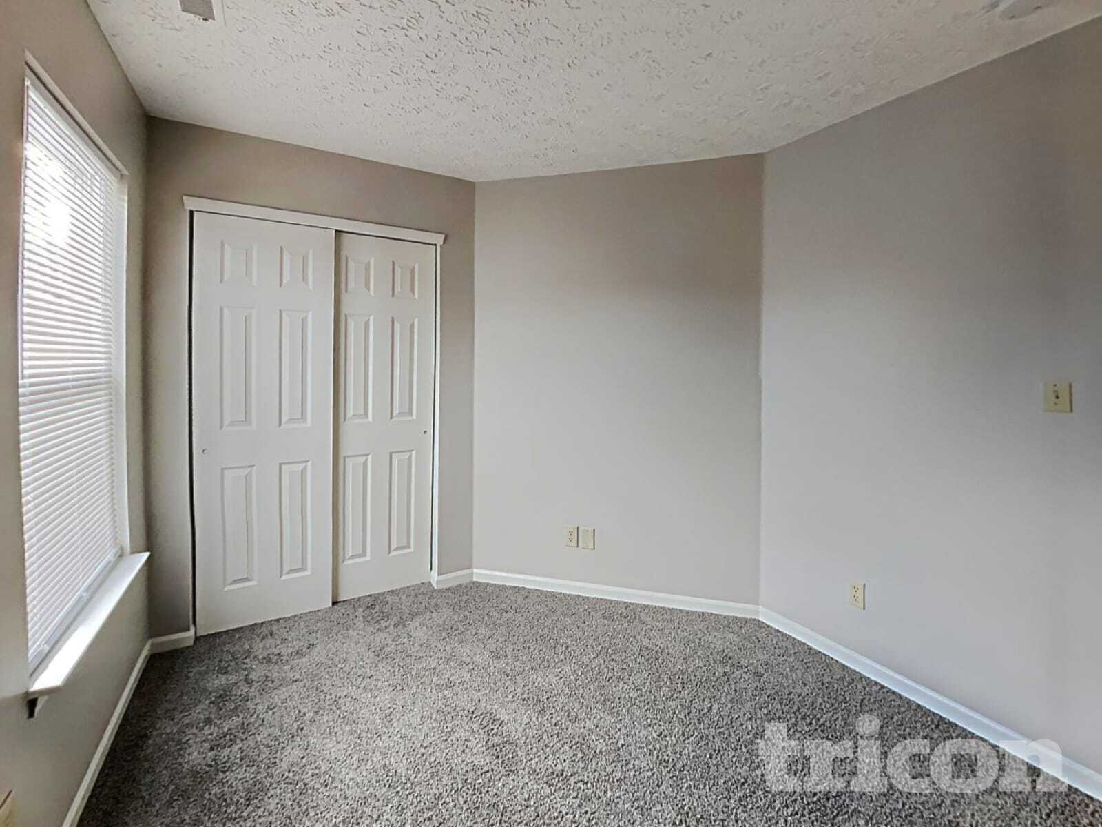 Building Photo - 4475 Connaught Dr E
