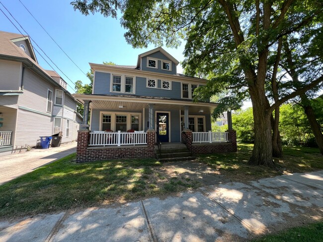 Building Photo - 1441 W 58th St