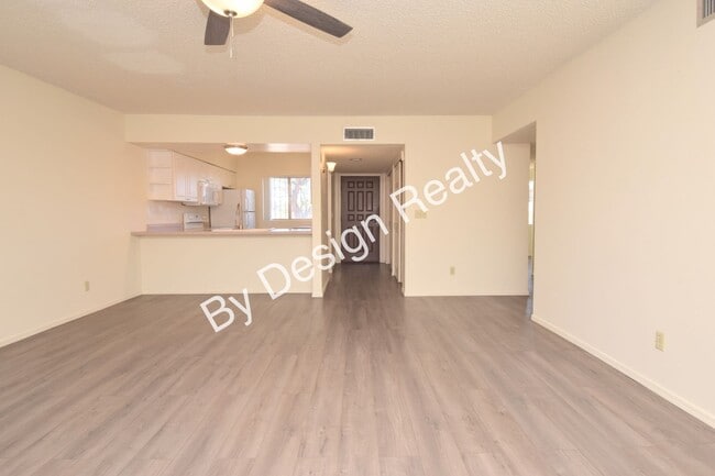 Building Photo - Pantano Parkway Townhome - Steps from The Loop