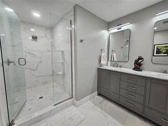 Building Photo - 917 S Gondola Dr