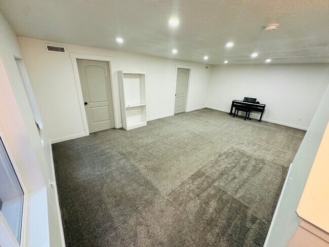 Building Photo - 6442 S Jordan Pkwy