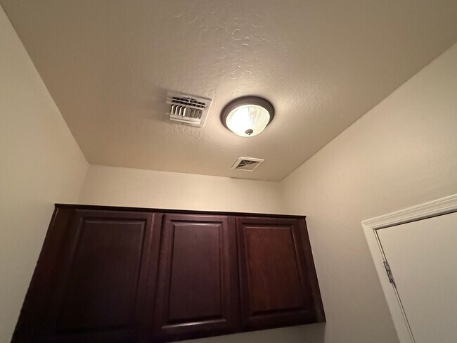 Building Photo - This is a great home located in Seville