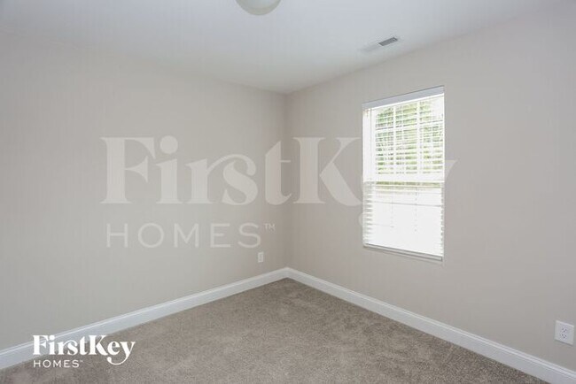 Building Photo - 2061 Samantha Dr