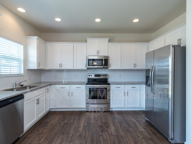 Building Photo - 4831 Birchcrest Ln