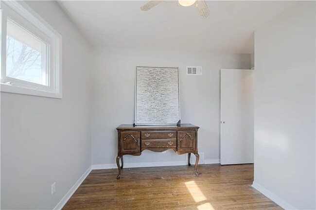 Building Photo - COMING SOON! 3 Bedrooms 2 Bathrooms $1,550