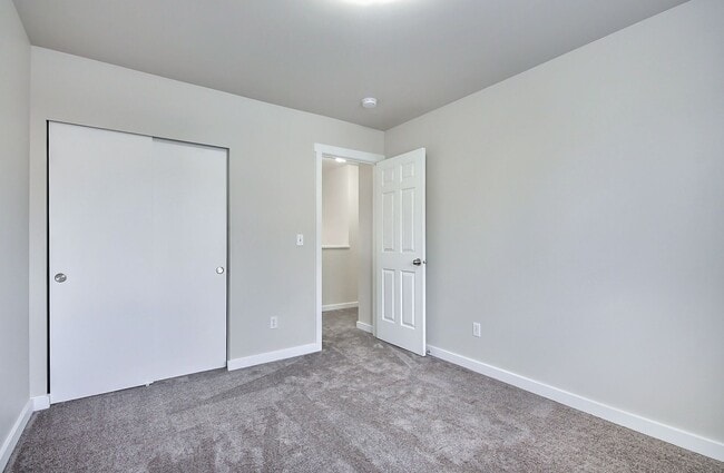 Building Photo - Updated, DuPont 3 BR home with AC for rent.