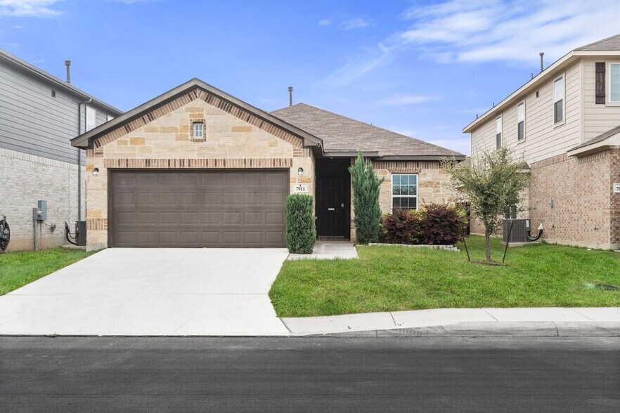 Building Photo - 7911 Deepwell Dr