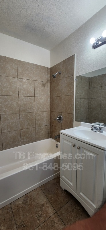 Building Photo - 1604 N H St