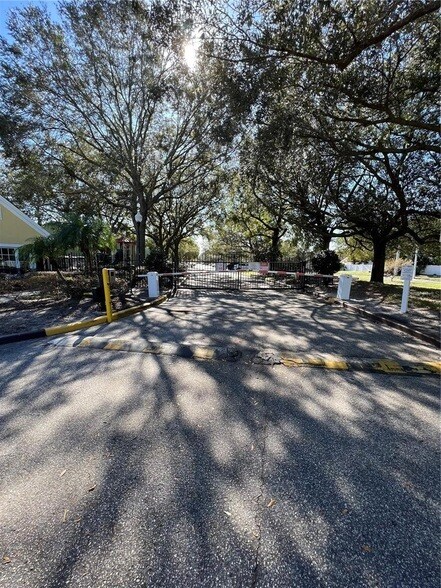 Building Photo - 2035 Dixie Belle Dr