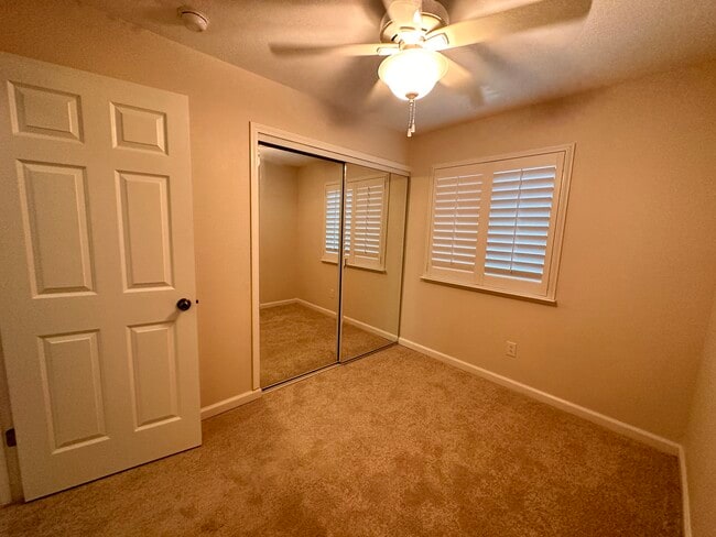 Building Photo - 4976 Mesa Ridge Dr