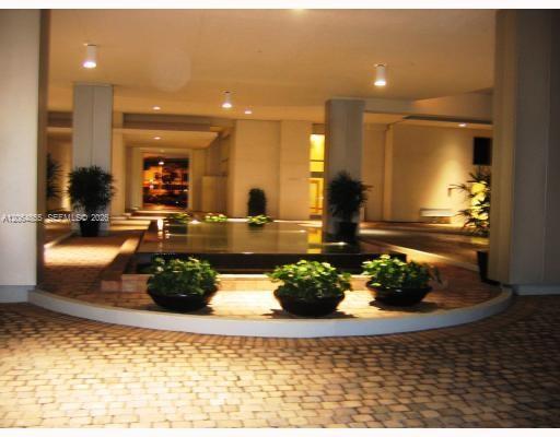 Building Photo - 1050 Brickell Ave