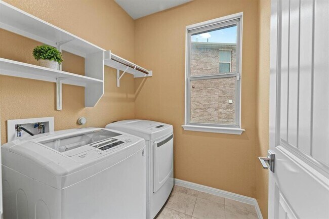 Building Photo - 416 Gabrielle Anne Dr