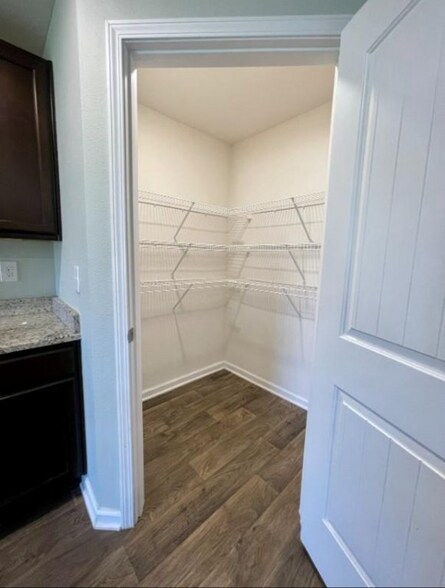 Building Photo - 910 Merganser Way