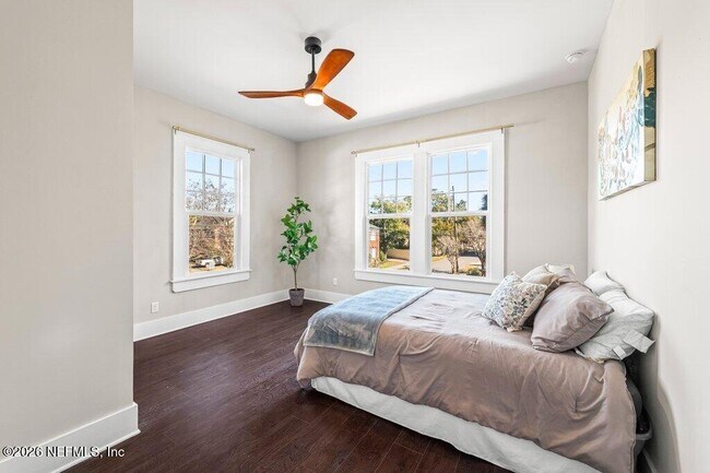 Building Photo - 2843 Oak St