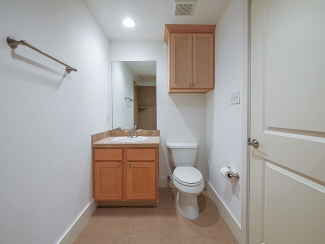 Building Photo - Two Bedroom, 2.5 Bath Gated Condo, blocks ...