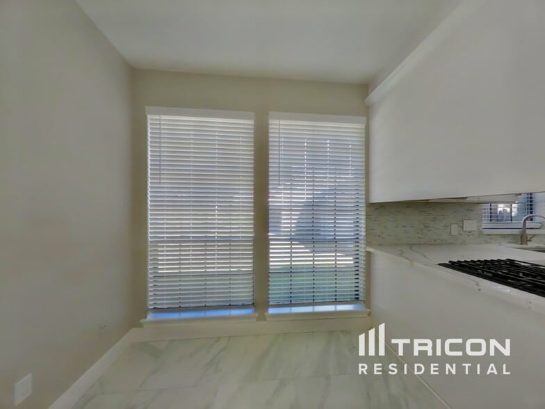 Building Photo - 7411 Las Brisas Dr