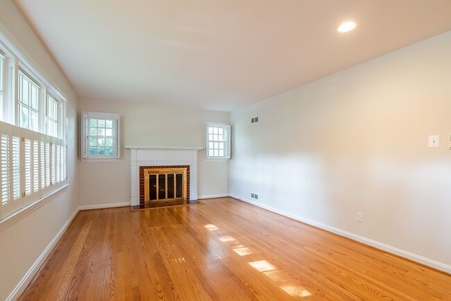 Building Photo - MUST SEE! Cozy Corner Cape in Chevy Chase is Move-in Ready!