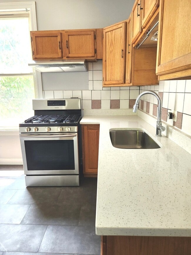 Building Photo - 5325 S Honore St