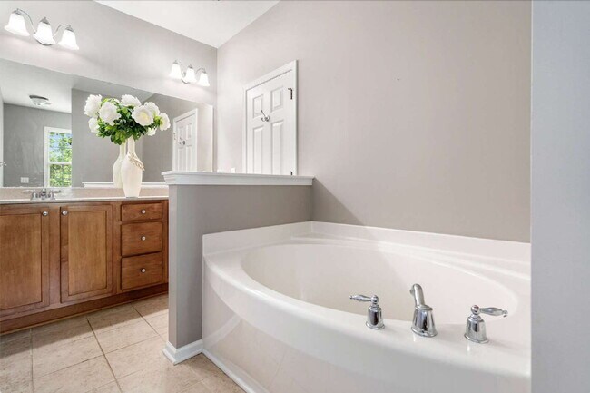 Building Photo - Charming 3-Bed/3.5 Bath Townhouse with 211...
