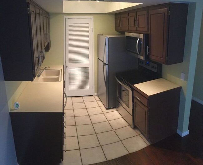 Building Photo - Modern Downtown Condo at Arlington Place