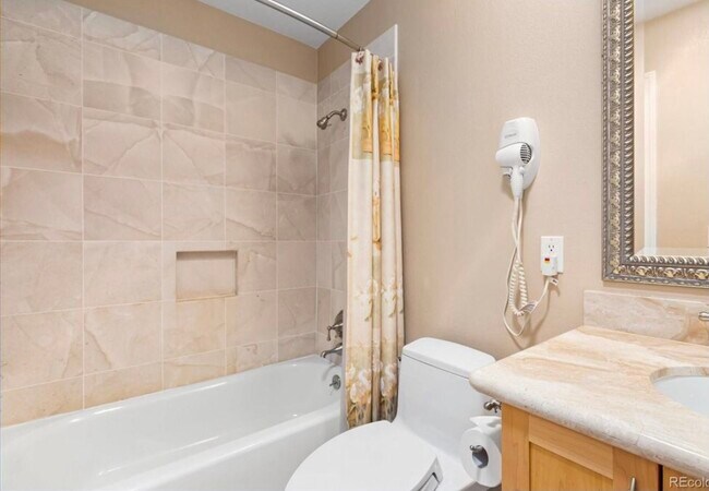 Bath 2 - 6836 Brentwood St