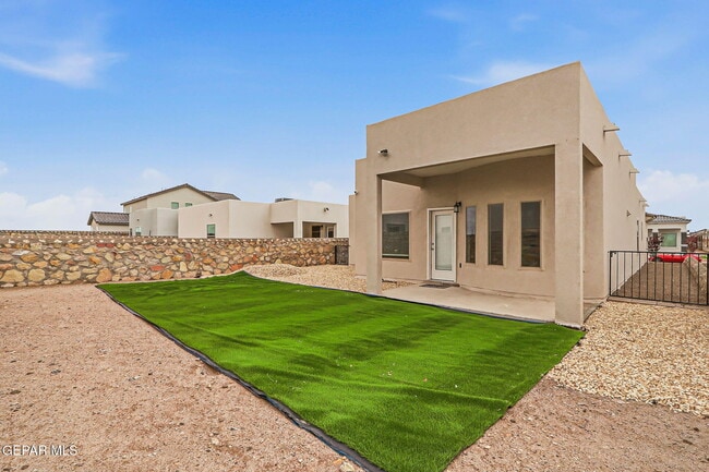 Building Photo - 13841 Paseo Central Ave