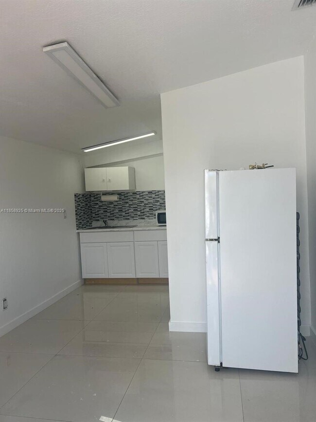 Building Photo - 4284 SW 97th Ave