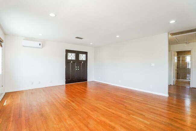 Building Photo - Washington Duplex
