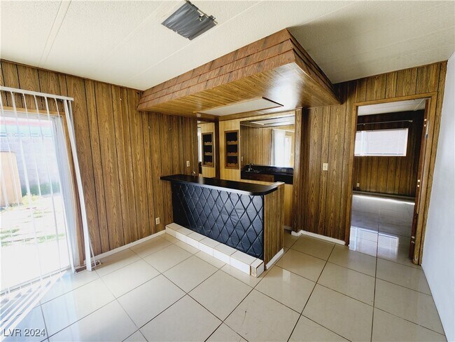 Building Photo - 6135 Carlsbad Ave