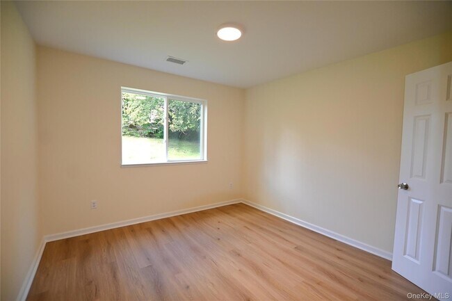 Building Photo - 276 Temple Hill Rd