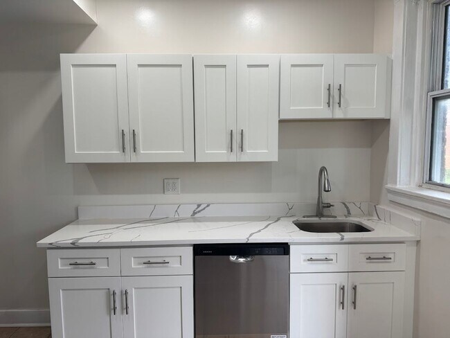 Building Photo - Renovated 3-Bedroom House with Air Conditioning