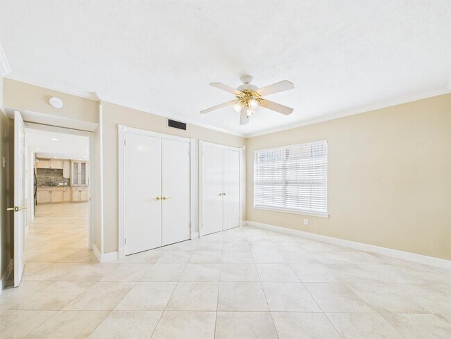 Building Photo - 2824 Briarhurst Dr