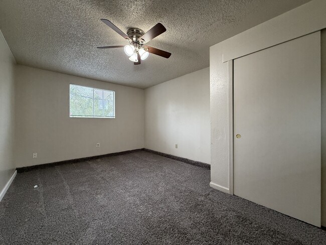 Building Photo - 612 W 2nd Ave