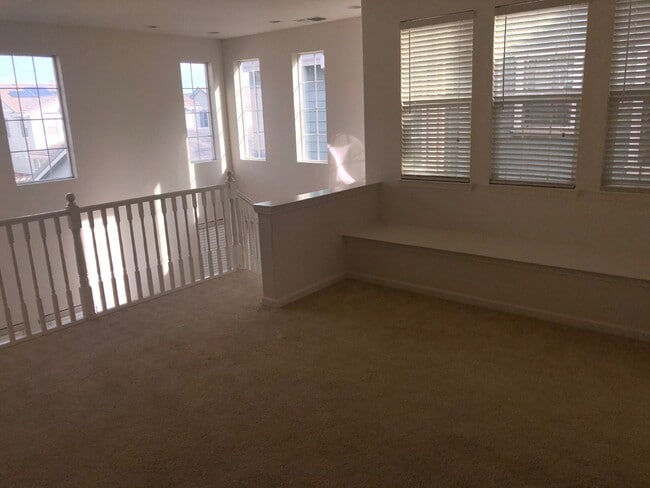 Building Photo - Gorgeous 4 Bed/3 Bath Mountain House Home ...