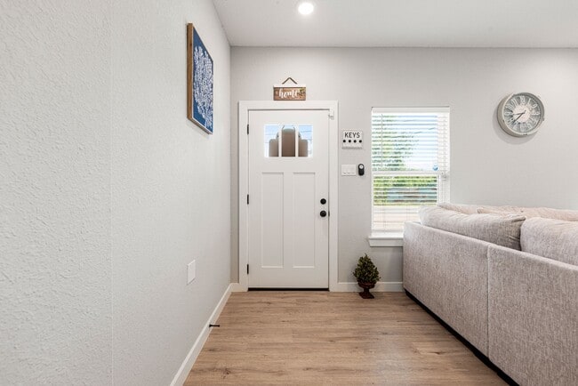 Building Photo - 8357 Tate St