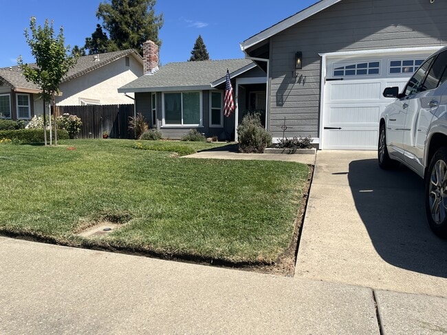 Building Photo - 1741 Tamarack Dr