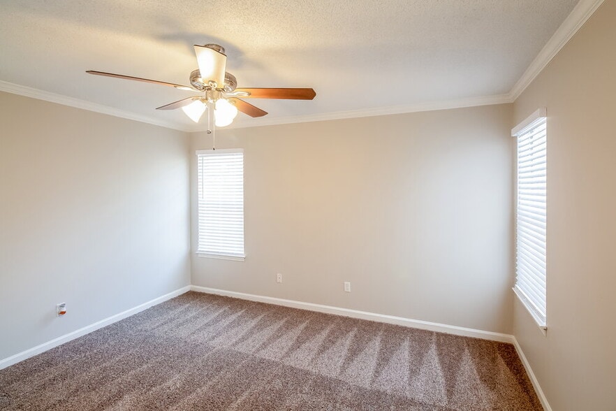 Building Photo - 3455 Pendulum Dr N