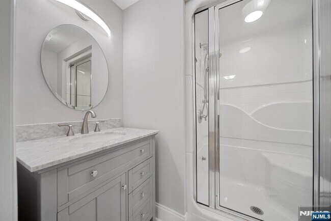 Building Photo - 12 Sandburg Ct