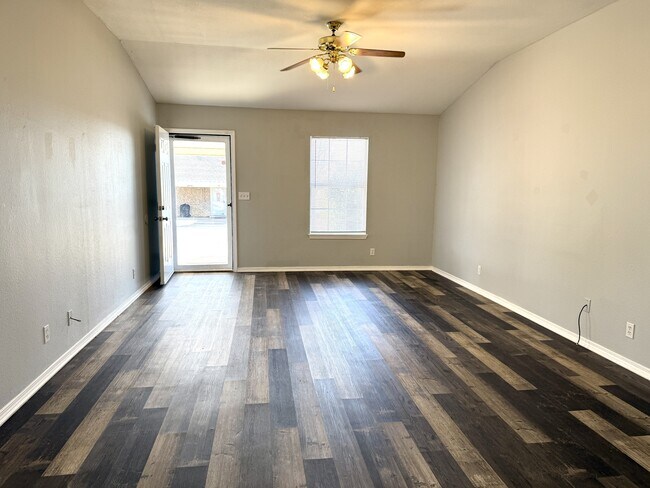 Building Photo - 2412 Cimmaron Dr