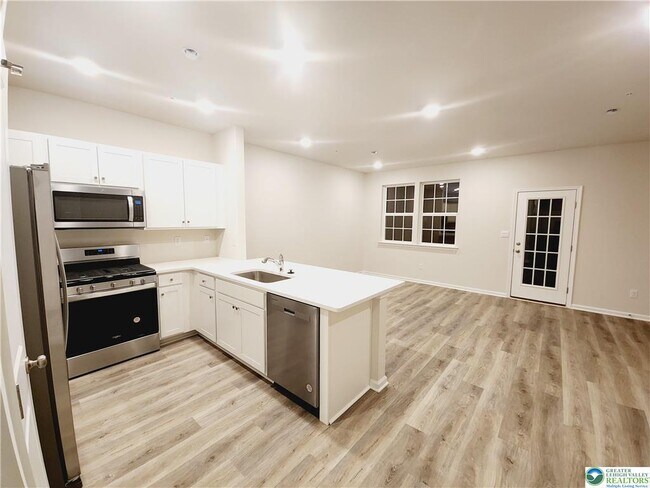 Building Photo - 1255 Susan Cir