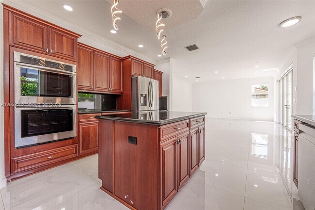 Building Photo - 15699 SW 54th Ct