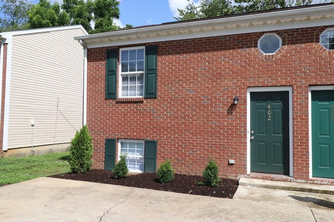 Building Photo - 402 Lakeview Dr